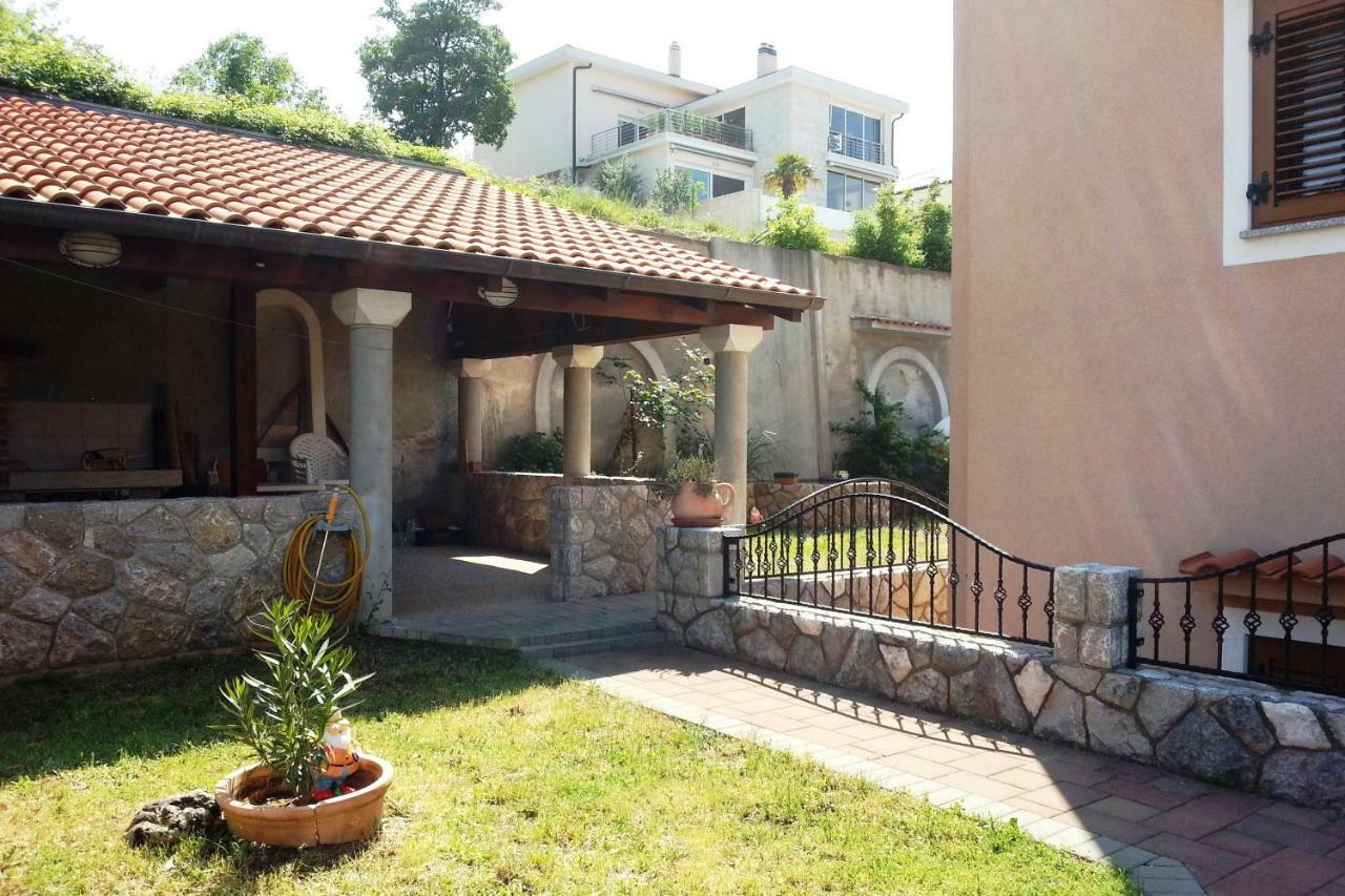 Guarda la vita Njivice Exterior foto