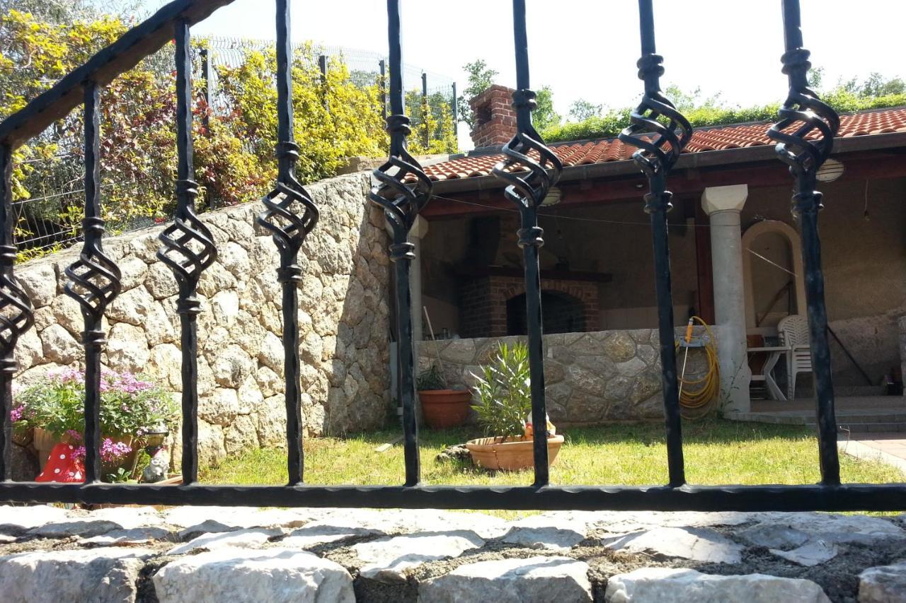 Guarda la vita Njivice Exterior foto